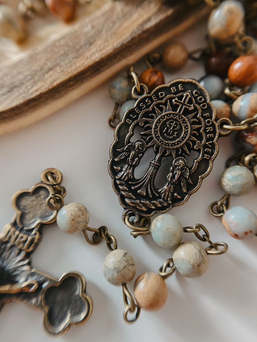 różaniec z kamieni jaspisu